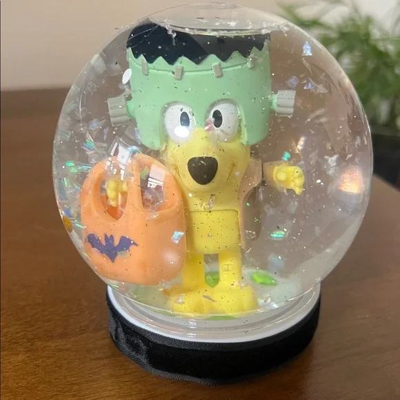 Monster Lucky Booey Snow Globe - Picture 2 of 14